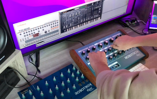 Using Robotron with Roland Cloud TR 909 and SH2 plugins!